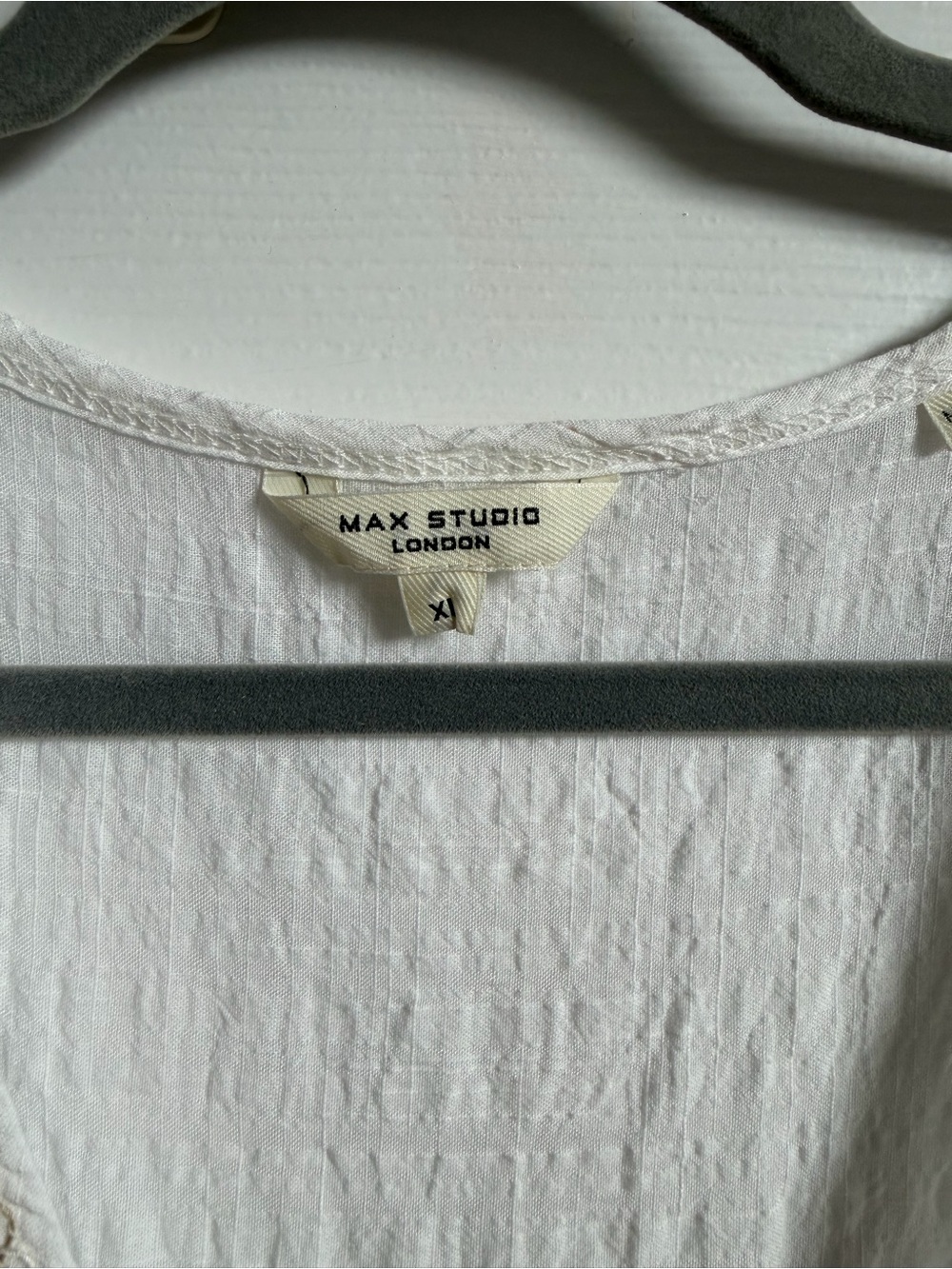 Lightweight blouse - Picture 3 of 3